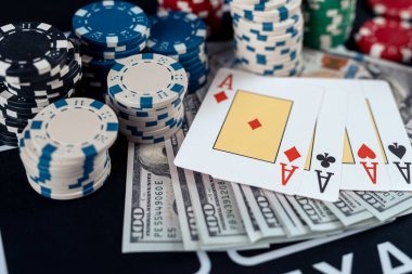 Dealer revealing cards on posjitu slot Casino Hold'em table